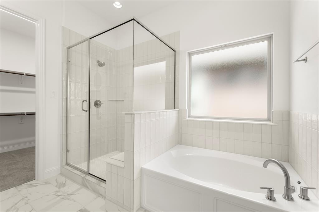 2514 Rockbrook Road Garland, TX 75041 - Photo 20 of 31 20. 2514 Rockbrook - Bath