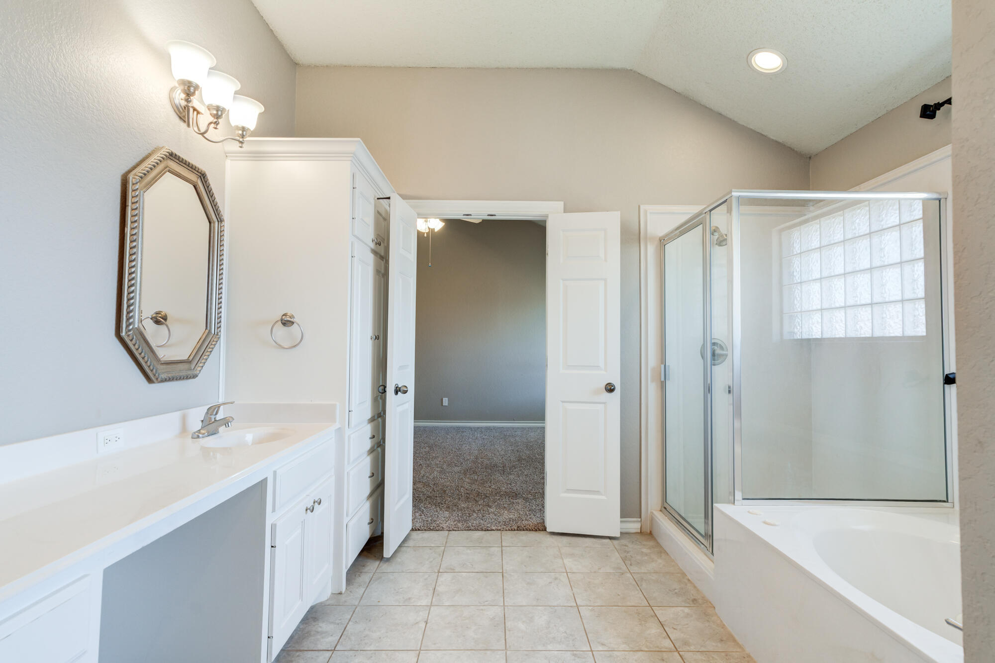 5801 110th Street Lubbock, TX 79424 - Photo 32 of 42 5801-110th-St_Lubbock-TX_13_Primary-Bath