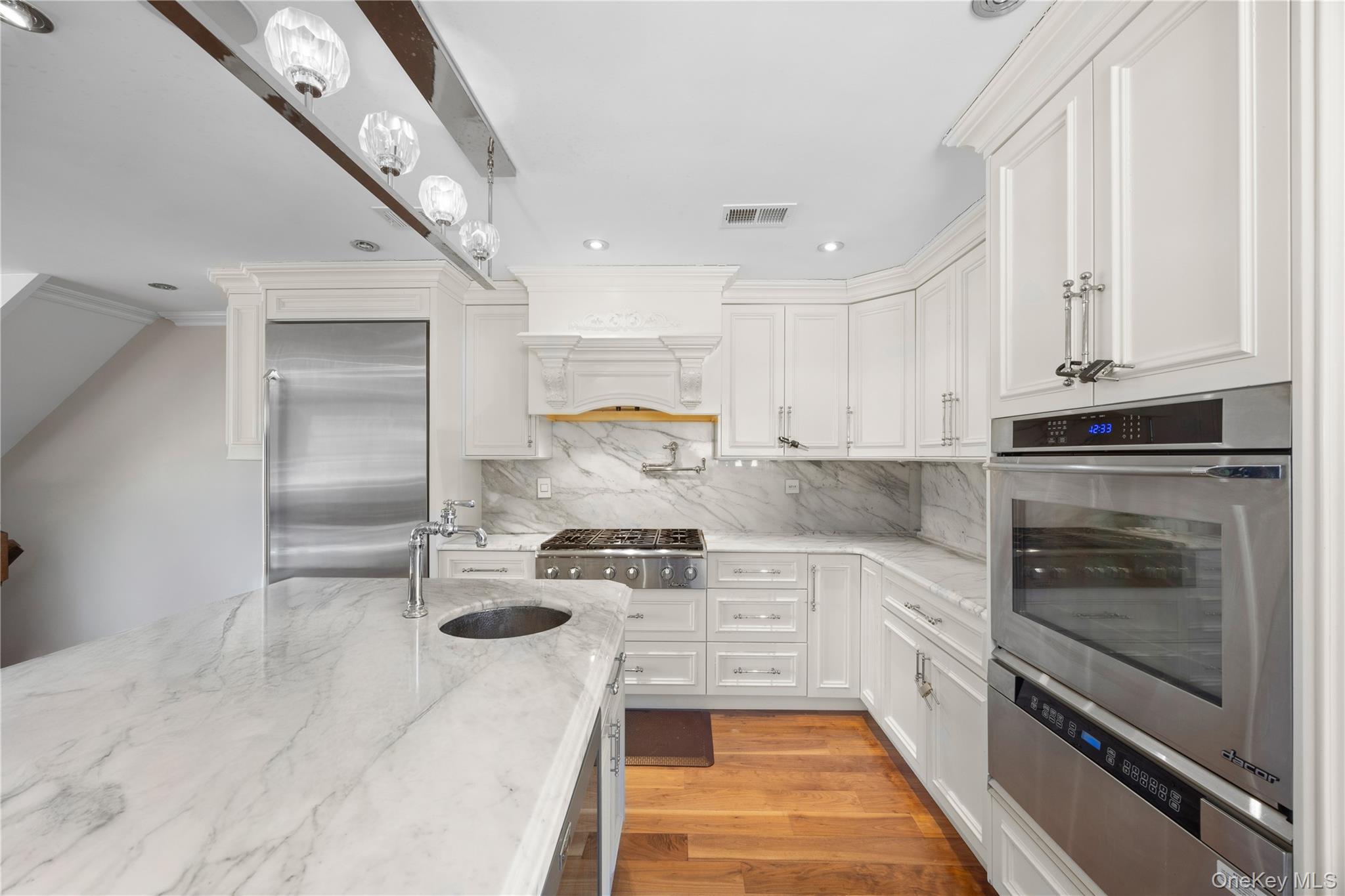 229 Ditmars Street Bronx, NY 10464 - Photo 4 of 22