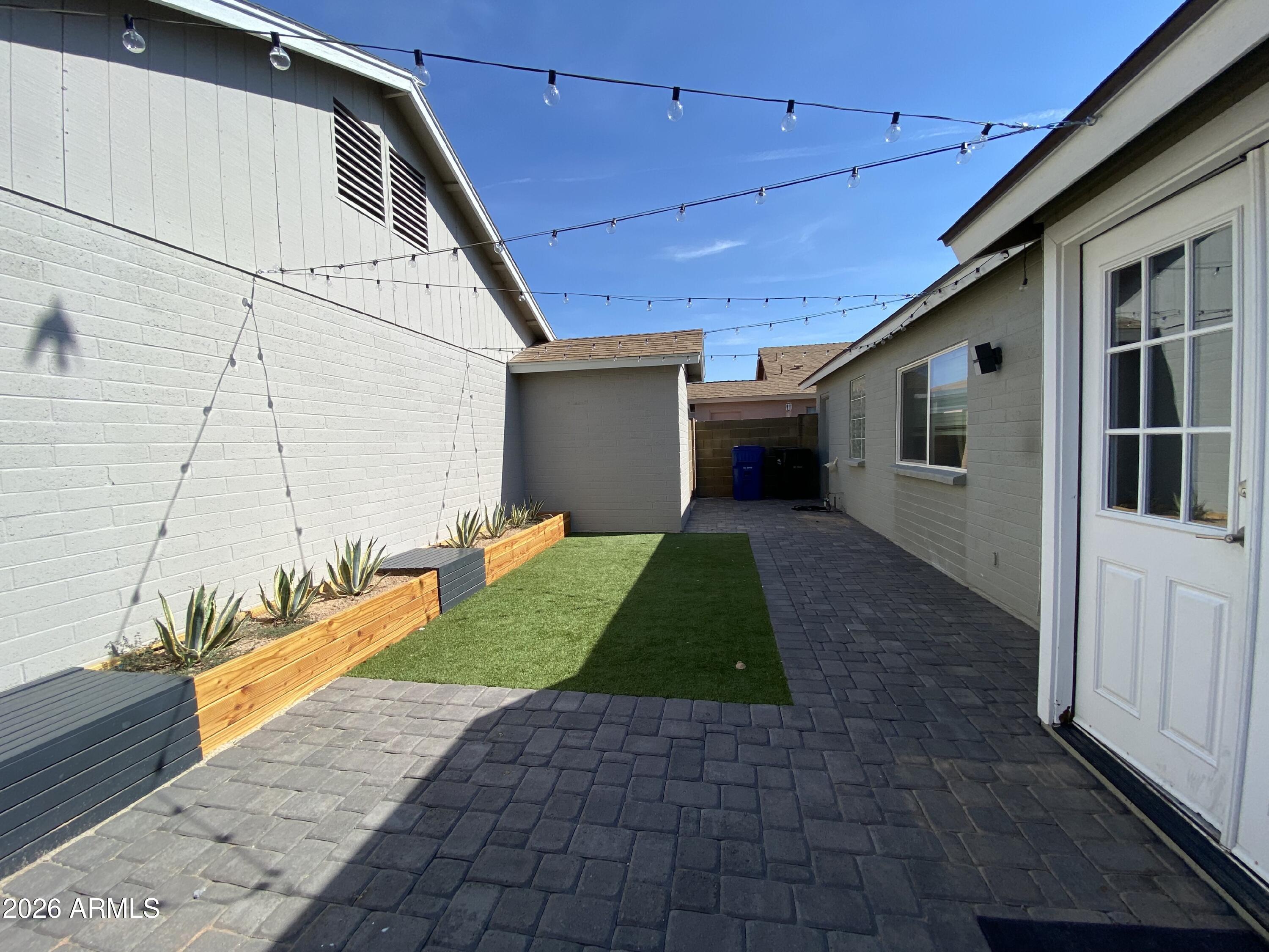 1055 North Recker Road, Unit 1196 Mesa, AZ 85205 - Photo 40 of 42 a view of a back yard of the house