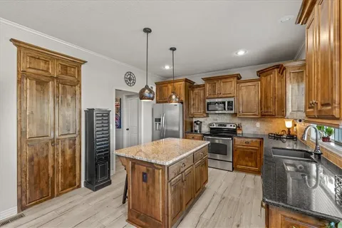 $549,900 | 1404 Southwest 41st Circle, Lee's Summit, MO 64082