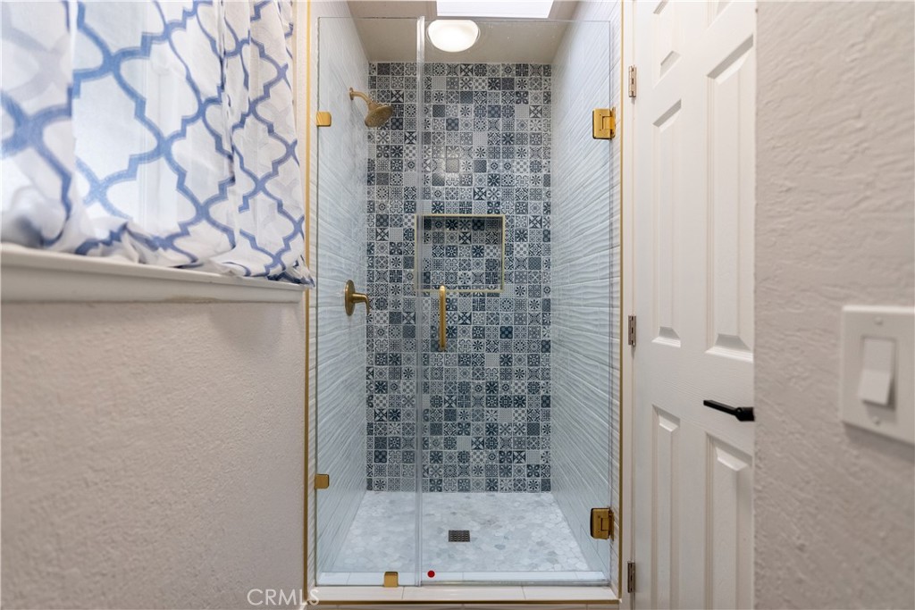 10328 Ivy Court Rancho Cucamonga, CA 91730 - Photo 14 of 40 a bathroom with a shower