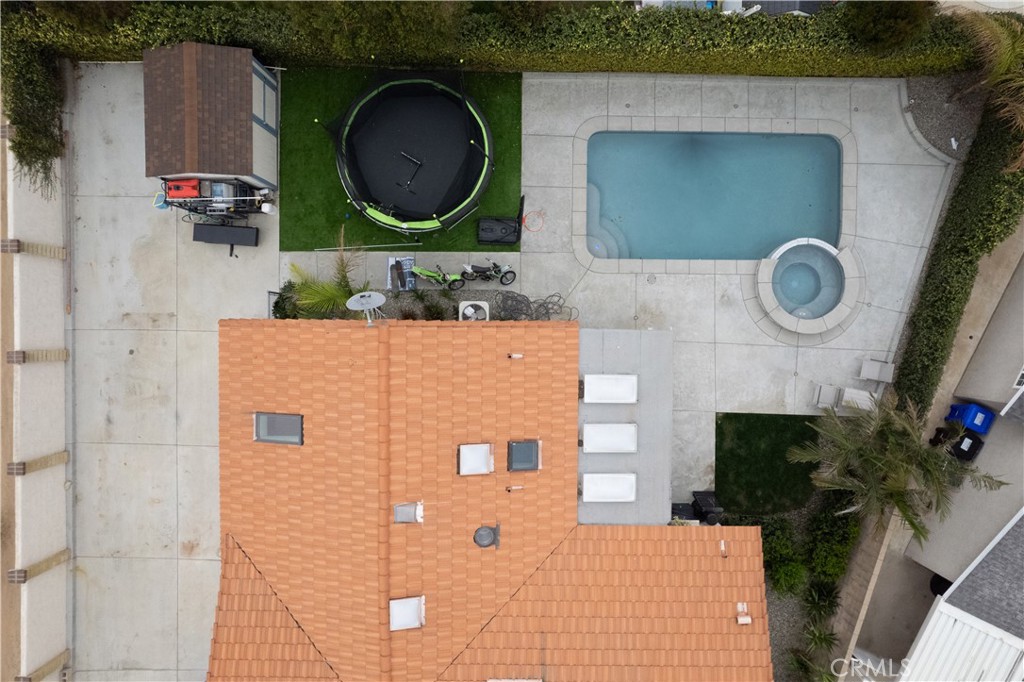 10328 Ivy Court Rancho Cucamonga, CA 91730 - Photo 29 of 40 a bathroom with a sink mirror and vanity