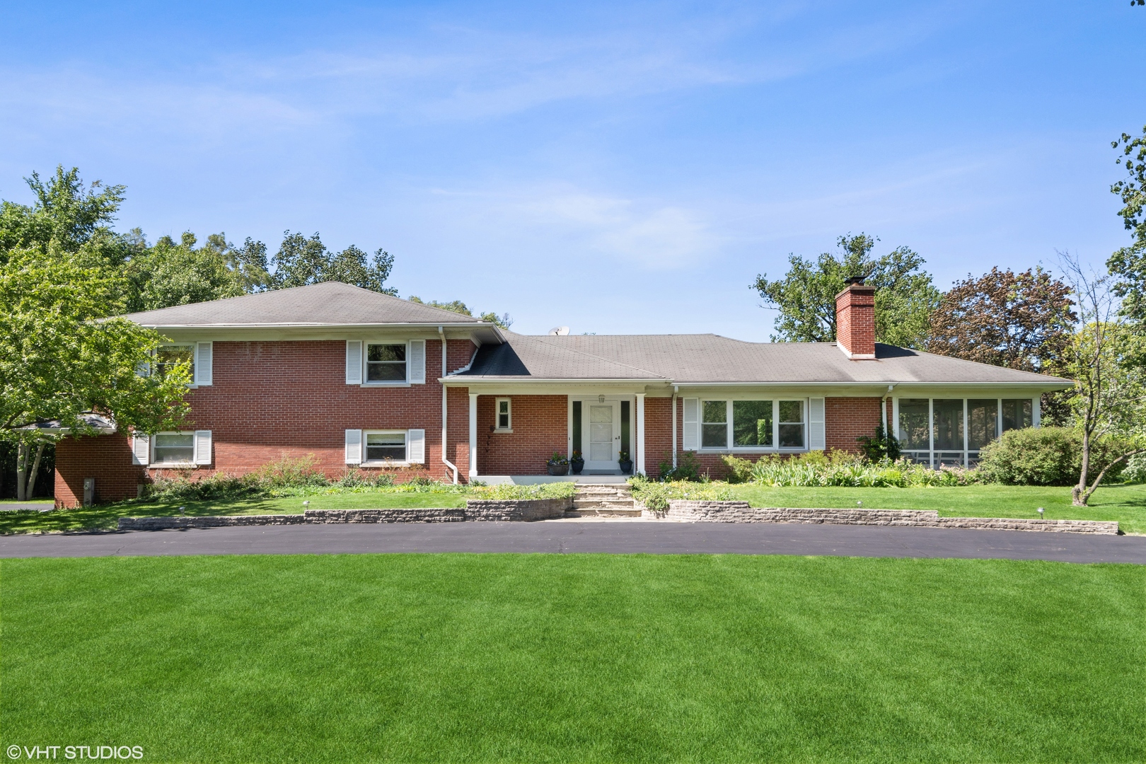54 Meadowview Road Northfield, IL 60093 - Photo 1 of 32 a front view of a house with a garden