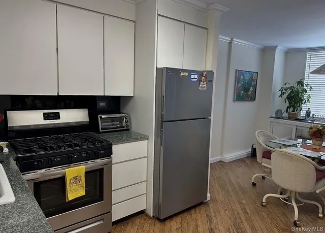 $850,000 | 1 Bay Club Drive, Unit 12F | Bay Terrace