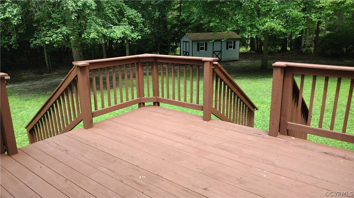 6000 Middlefield Place Chesterfield, VA 23832 - Photo 17 of 32 a view of balcony with wooden floor and fence