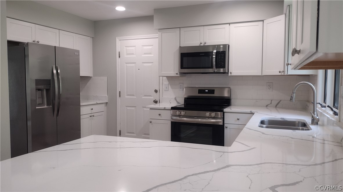 6000 Middlefield Place Chesterfield, VA 23832 - Photo 4 of 32 a kitchen with stainless steel appliances granite countertop a refrigerator stove and microwave