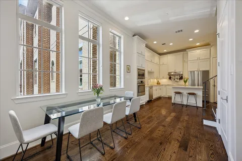 $775,000 | 3928 West Main Street, Houston, TX 77027