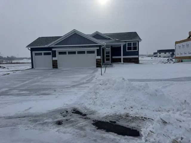 $489,900 | 2215 Elk Run Dr Pine Island Southeast, Pine Island, MN 55963