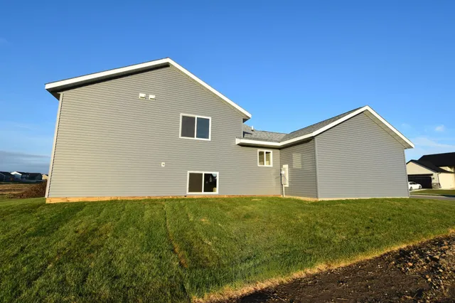 $489,900 | 2215 Elk Run Dr Pine Island Southeast, Pine Island, MN 55963