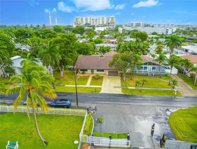 $1,000,000 | 614 Northeast 3rd Street, Dania Beach, FL 33004