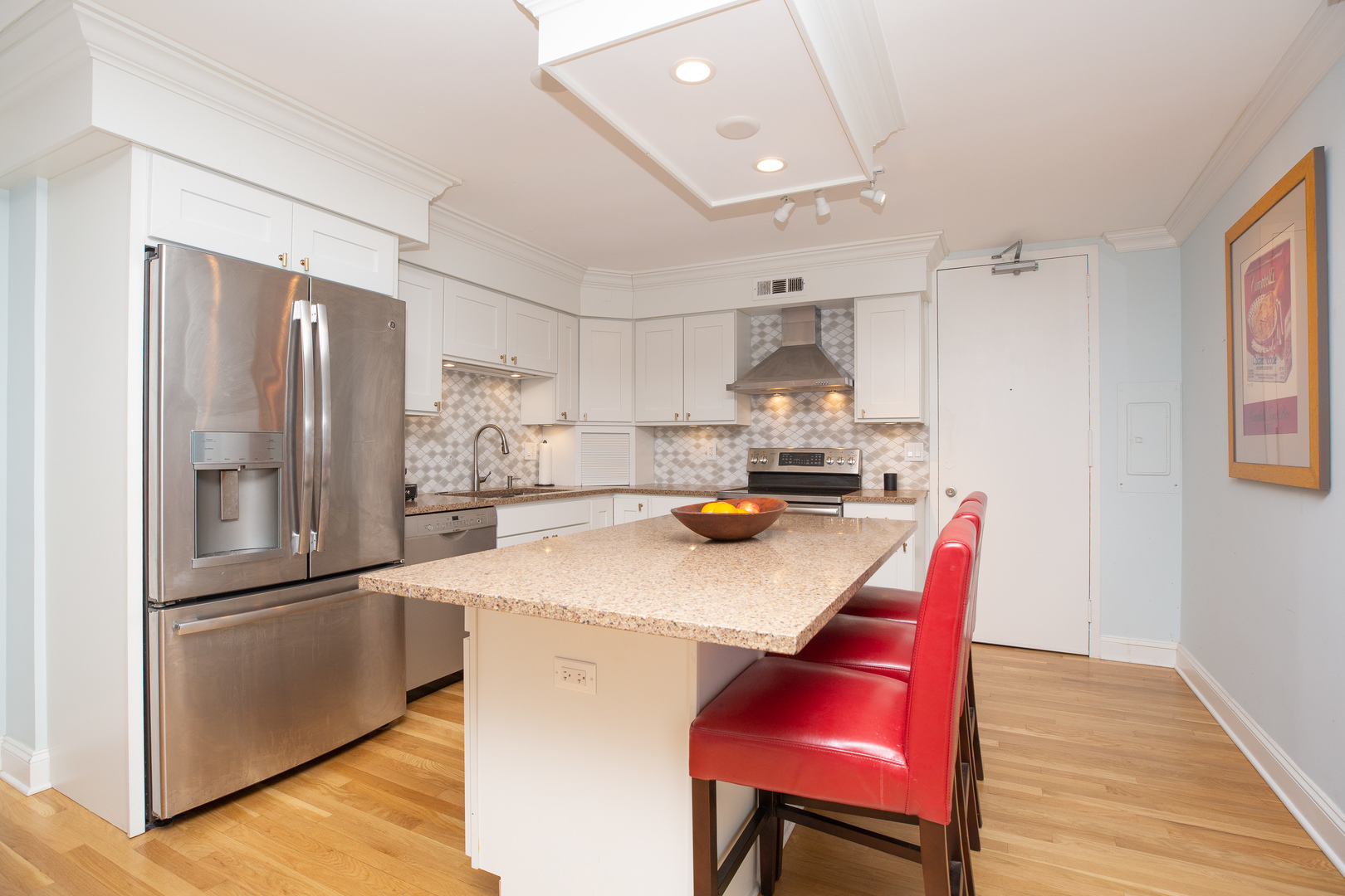 5901 North Sheridan Road, Unit 11C Chicago, IL 60660 - Photo 2 of 32
