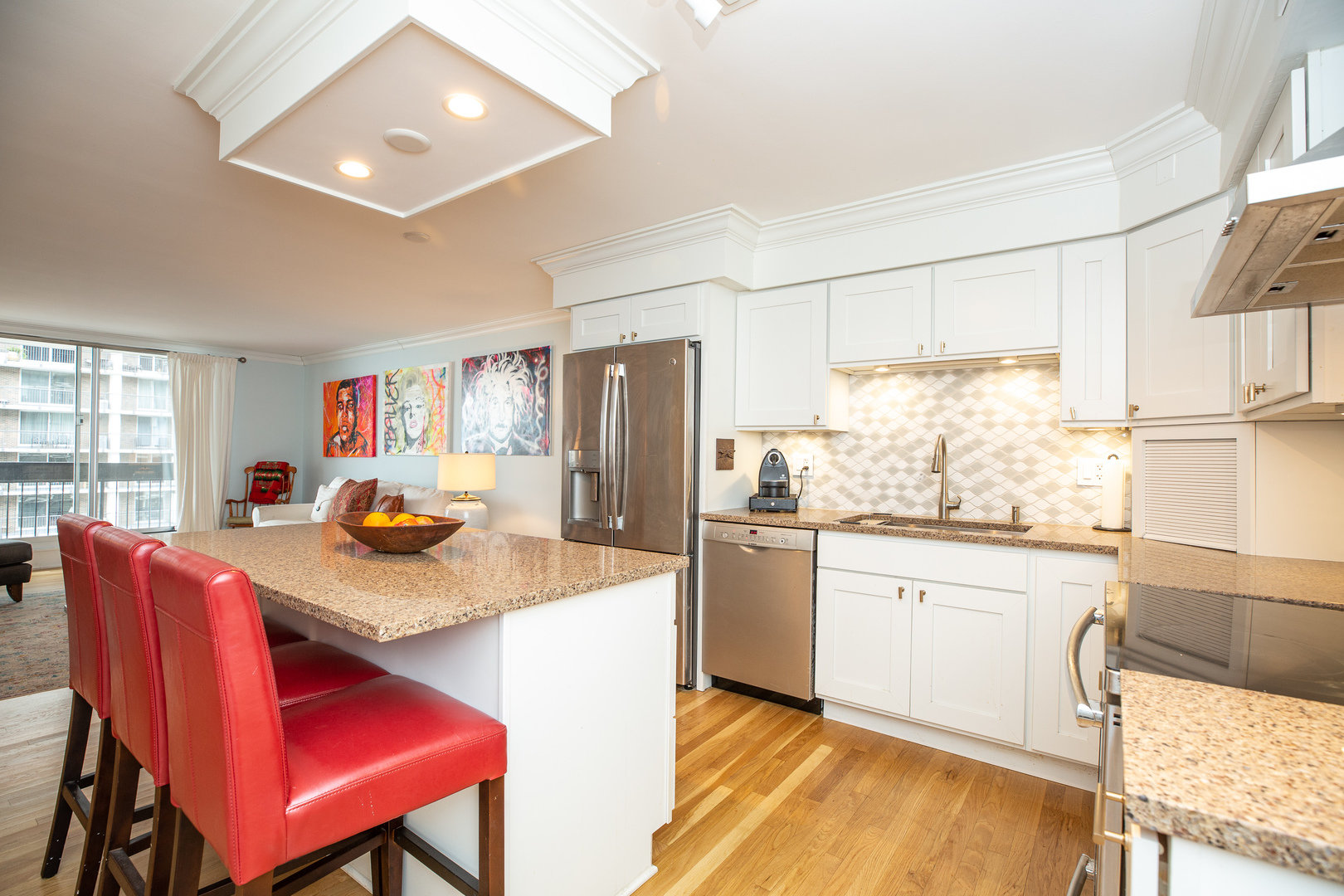 5901 North Sheridan Road, Unit 11C Chicago, IL 60660 - Photo 12 of 32