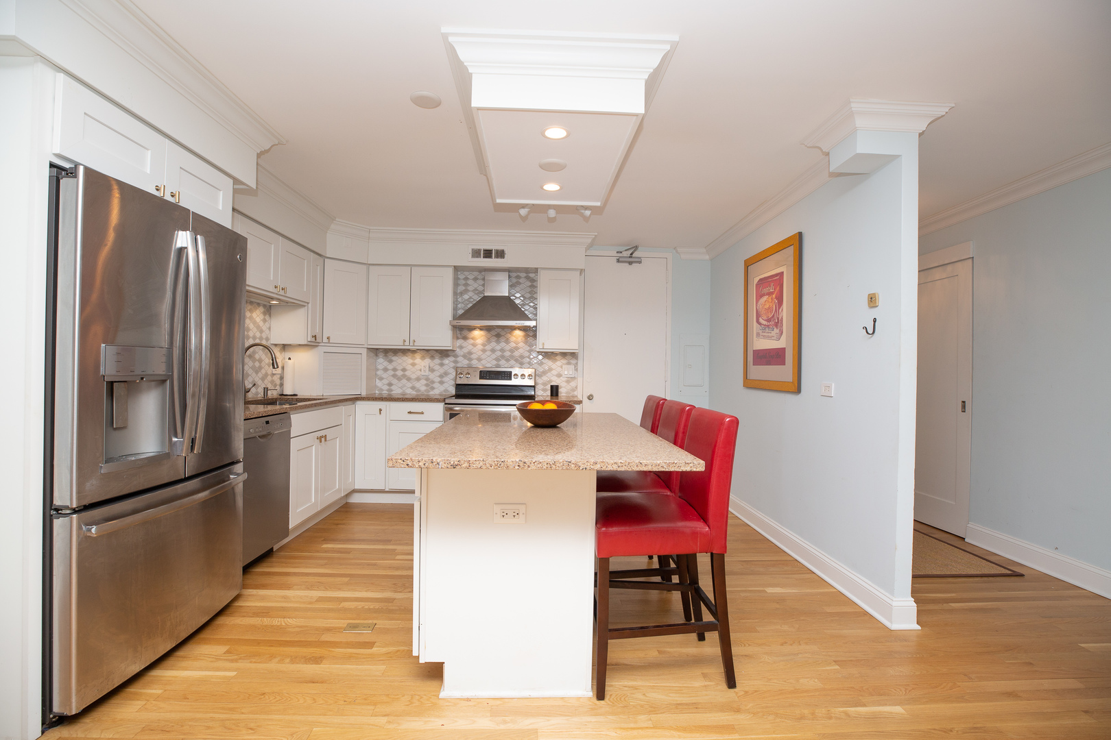 5901 North Sheridan Road, Unit 11C Chicago, IL 60660 - Photo 3 of 32