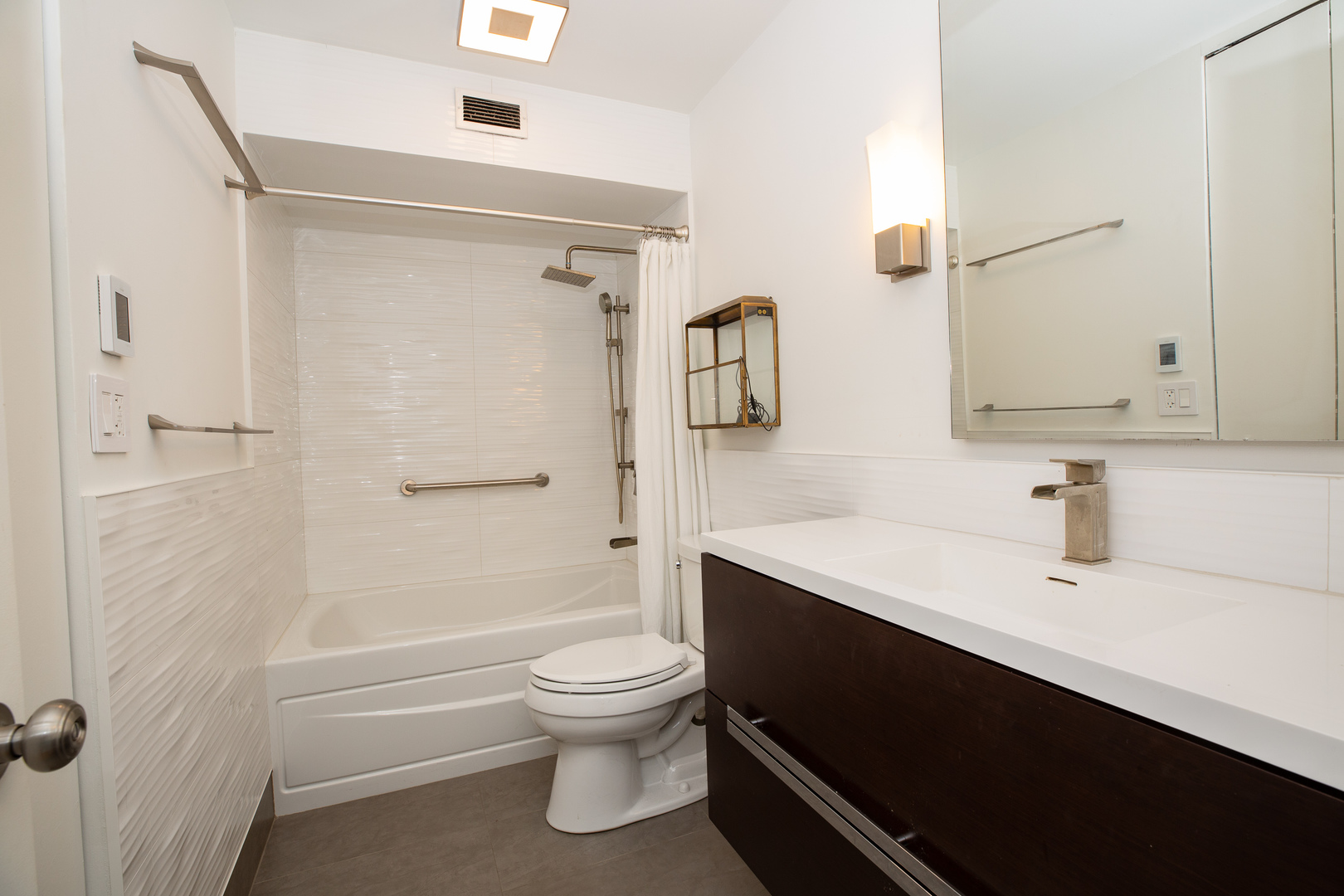 5901 North Sheridan Road, Unit 11C Chicago, IL 60660 - Photo 22 of 32