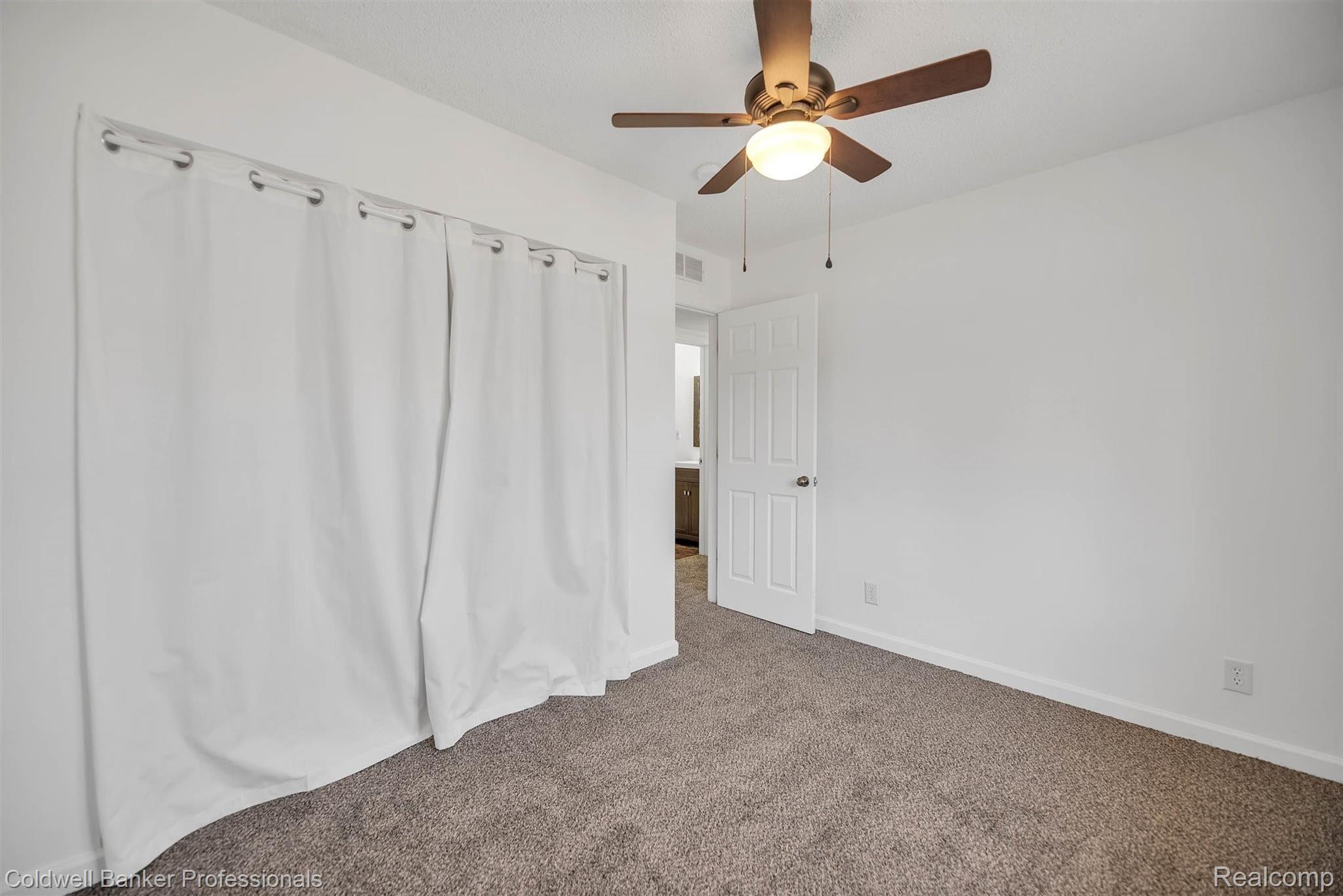 21206 Isabelle Street Romulus, MI 48174 - Photo 18 of 31 Large Bedroom 1