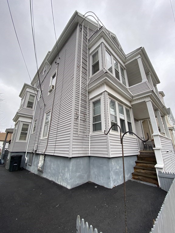 293 Ridge Street Fall River, MA 02721 - Photo 5 of 33
