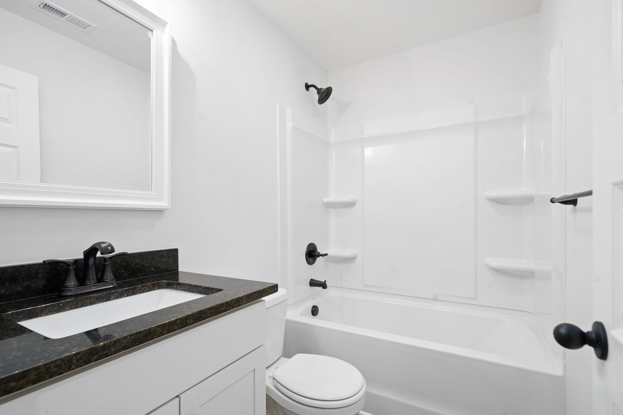 472 Hawkins Road Clarksville, TN 37040 - Photo 24 of 33 a bathroom with a sink a toilet and a bathtub