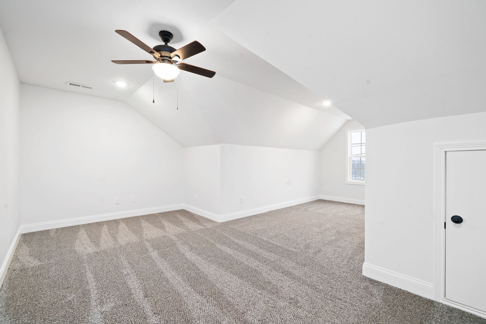 472 Hawkins Road Clarksville, TN 37040 - Photo 26 of 33 wooden floor in an empty room
