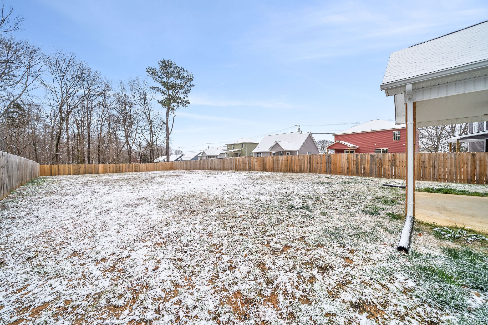 472 Hawkins Road Clarksville, TN 37040 - Photo 29 of 33 a view of a dry yard with wooden fence