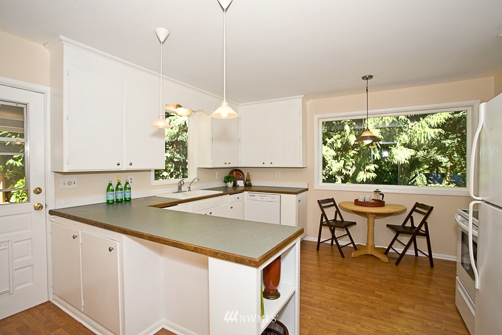 9236 Northeast 193rd Street Bothell, WA 98011 - Photo 5 of 14 Gallery Image 5