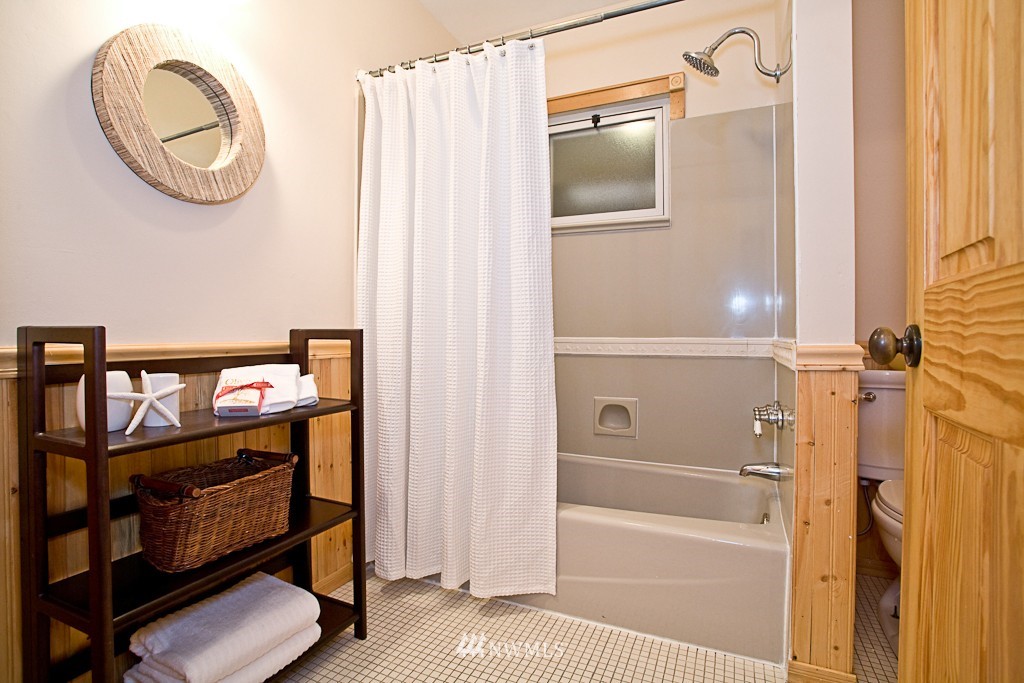9236 Northeast 193rd Street Bothell, WA 98011 - Photo 7 of 14 Gallery Image 7