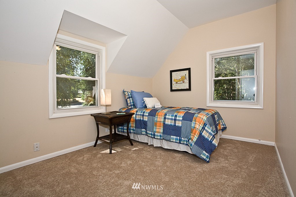 9236 Northeast 193rd Street Bothell, WA 98011 - Photo 9 of 14 Gallery Image 9