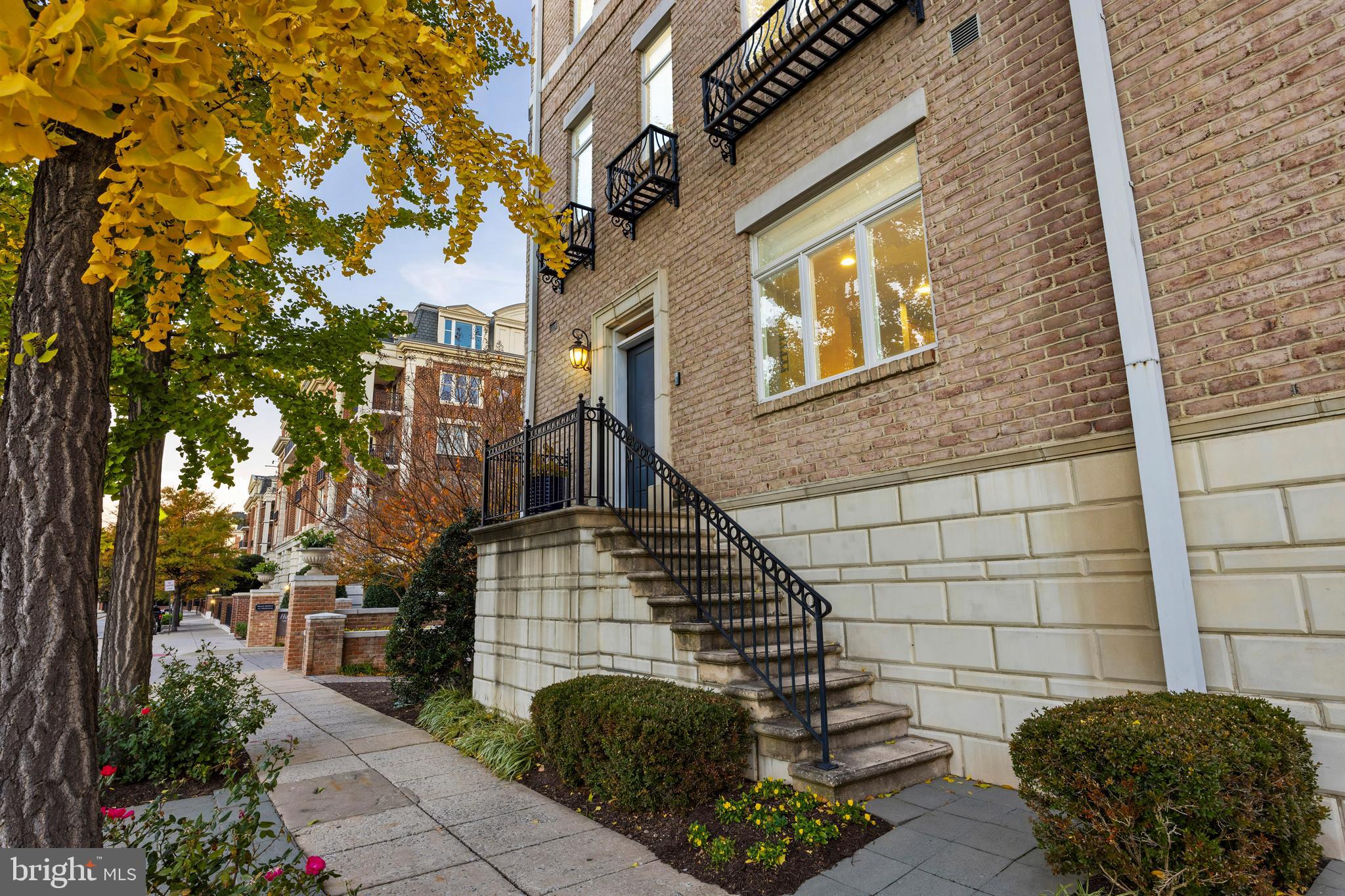 900 Valencia Court, Unit 188 Baltimore, MD 21230 - Photo 4 of 46 a front view of a house