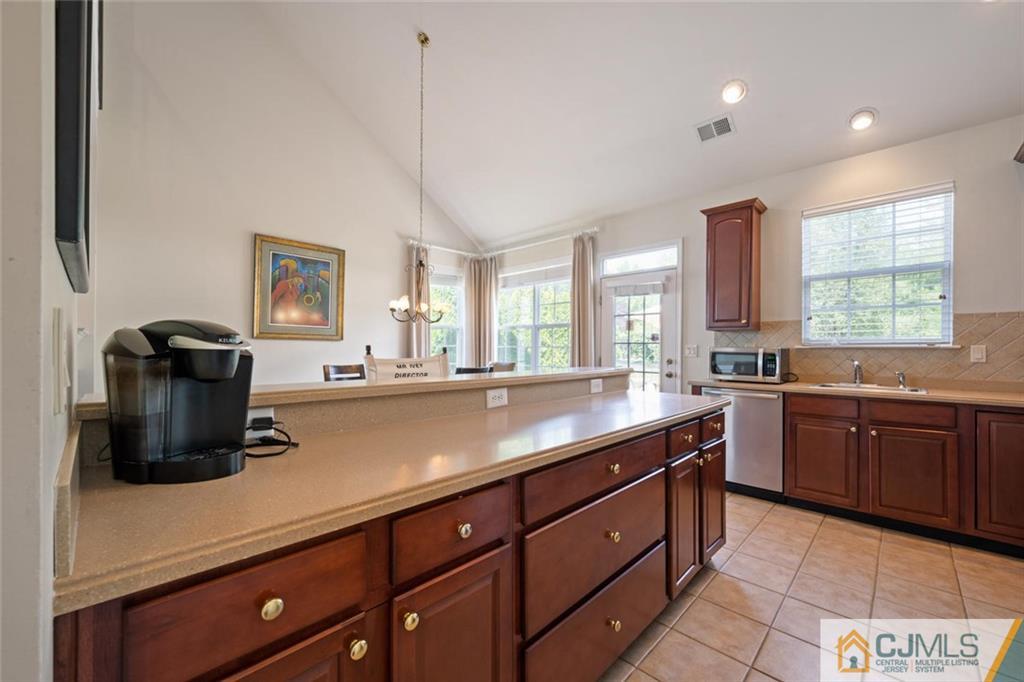 18 Pebble Creek Road Dayton, NJ 08810 - Photo 12 of 48 Gallery Image 12