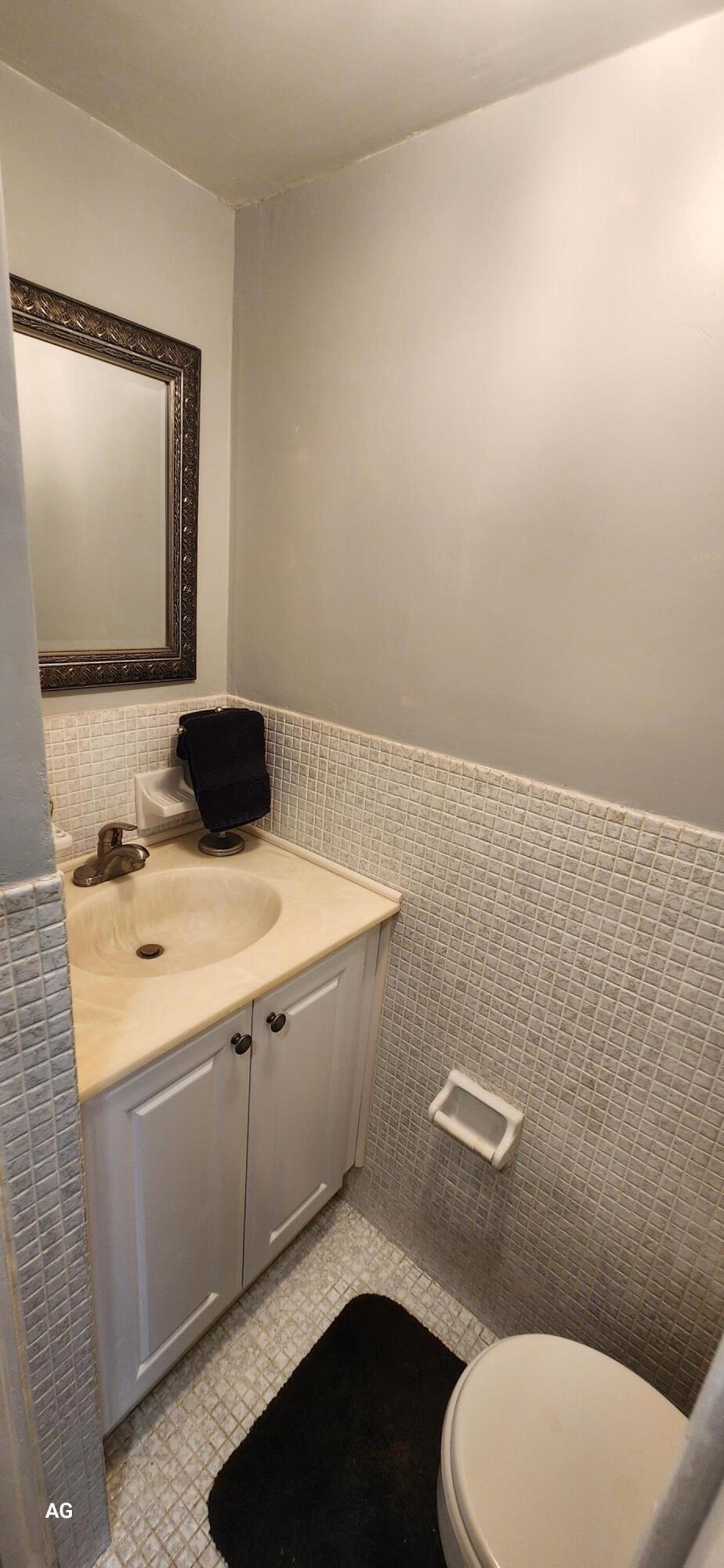 15 Southeast 13th Street, Unit D3 Boca Raton, FL 33432 - Photo 7 of 36 bathroom 2