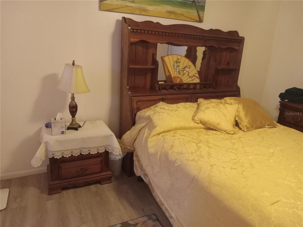 2467 Finlandia Lane, Unit 27 Clearwater, FL 33763 - Photo 25 of 58 a bedroom with a bed and a window