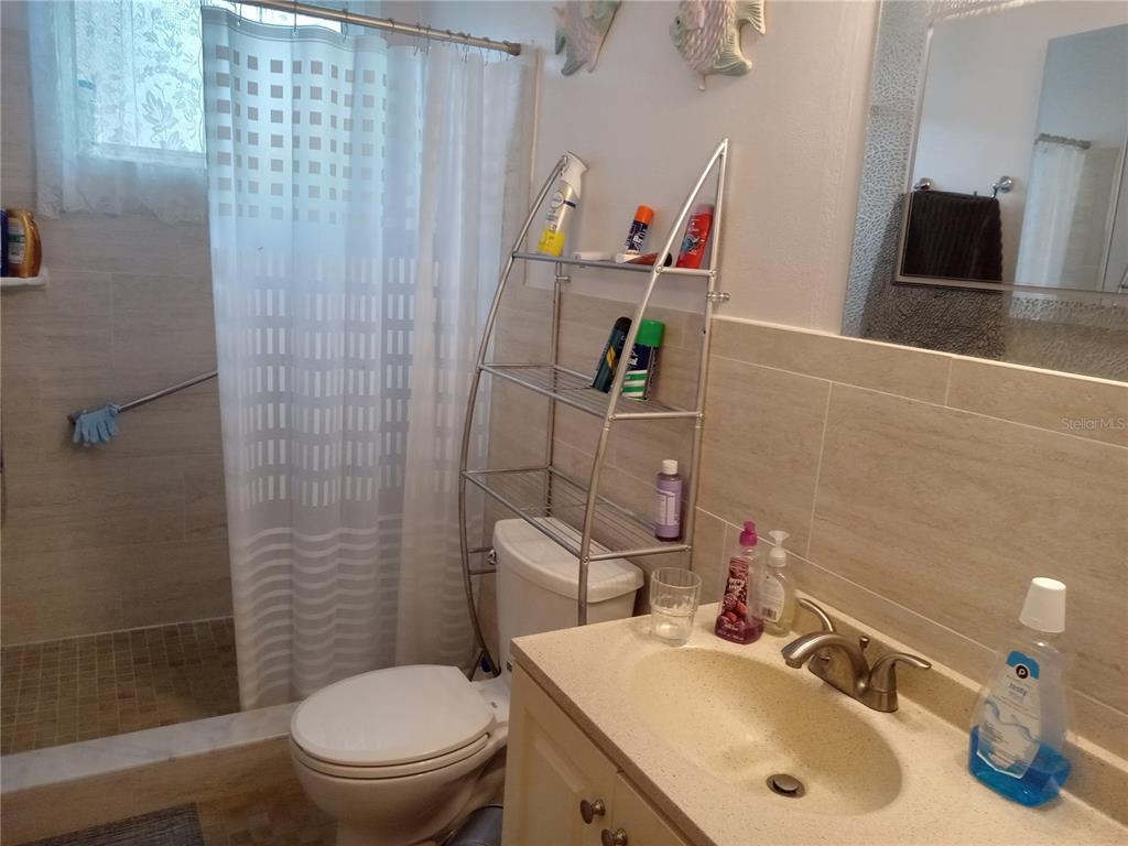 2467 Finlandia Lane, Unit 27 Clearwater, FL 33763 - Photo 28 of 58 a bathroom with a sink toilet and shower