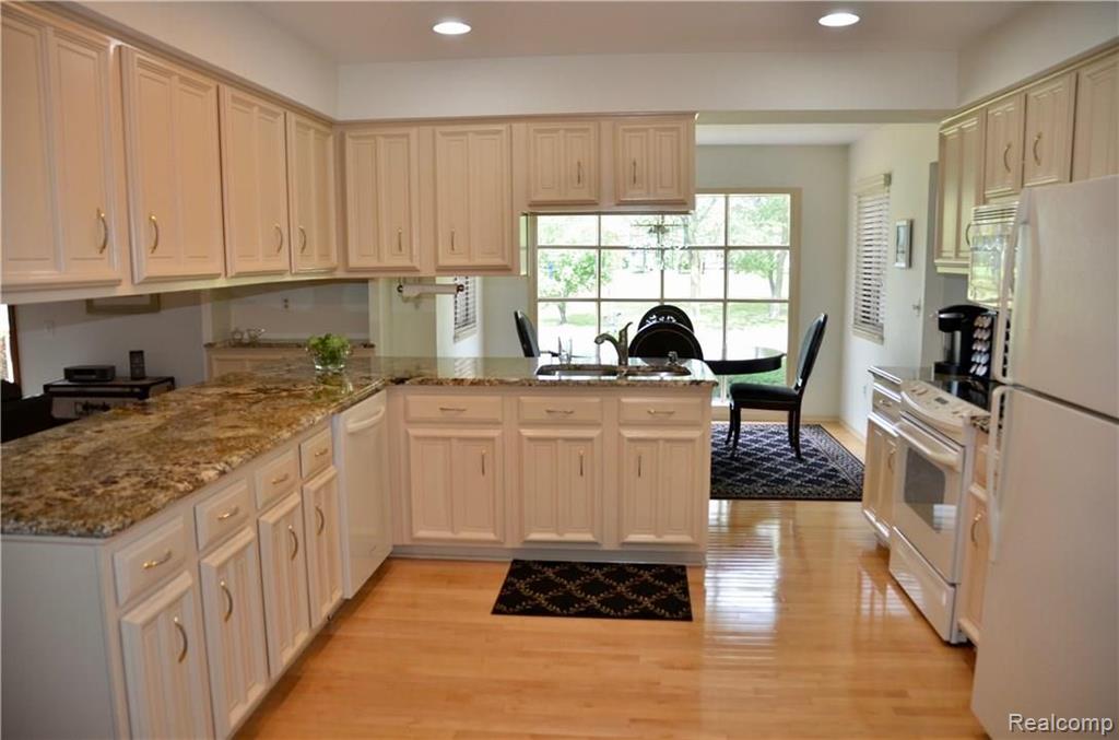 618 Baker Street Rochester Hills, MI 48307 - Photo 2 of 25