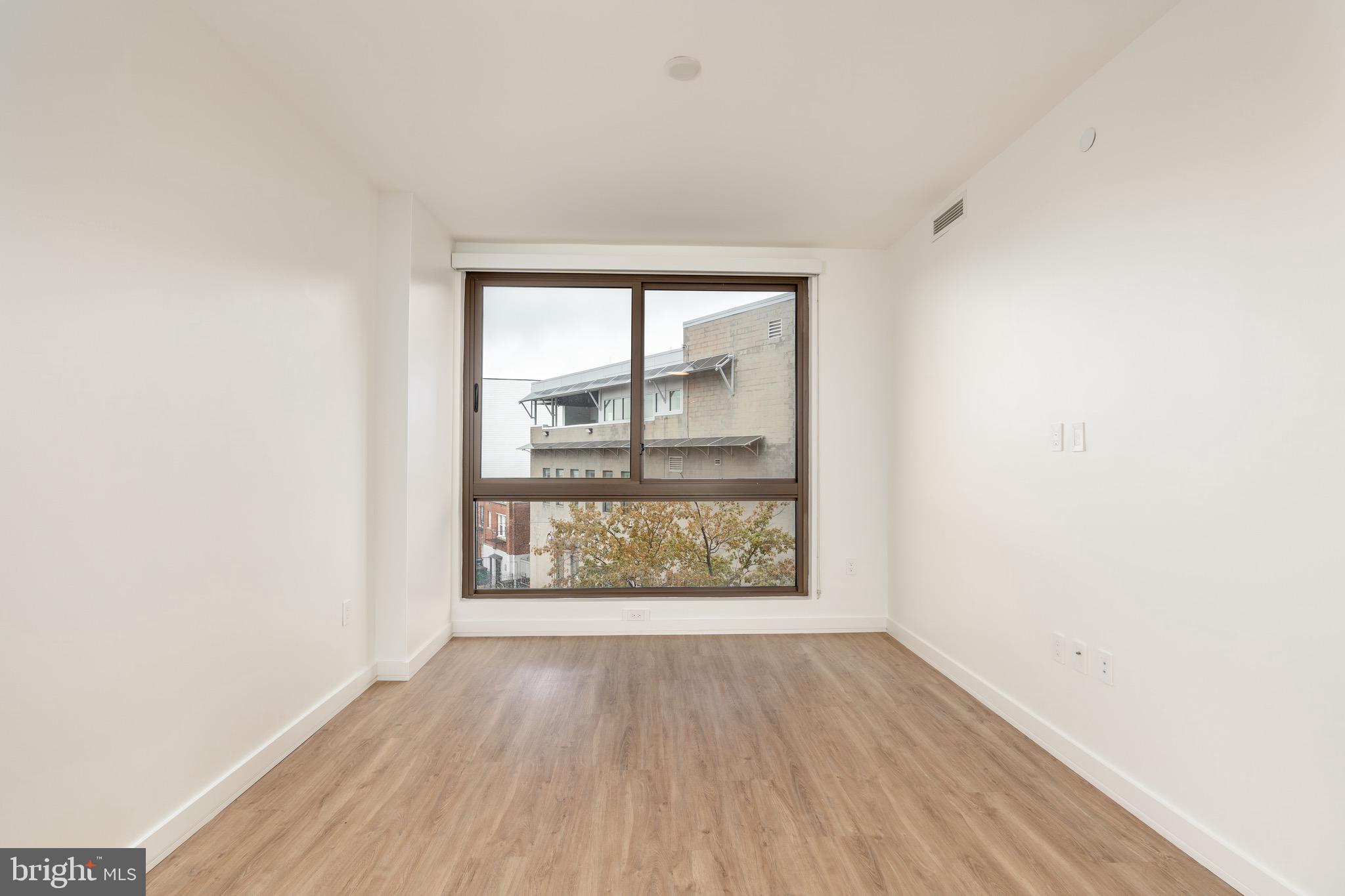 1630 Columbia Road Northwest, Unit 407 Washington, DC 20009 - Photo 3 of 22 Living area