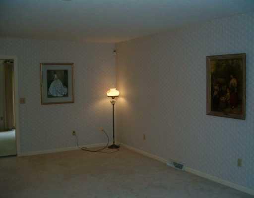 53 Windsor Ridge New Castle, PA 16105 - Photo 3 of 8 Living Room.