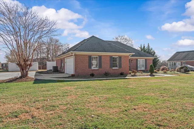 $374,900 | 233 Summerfield Road, Moore, SC 29369