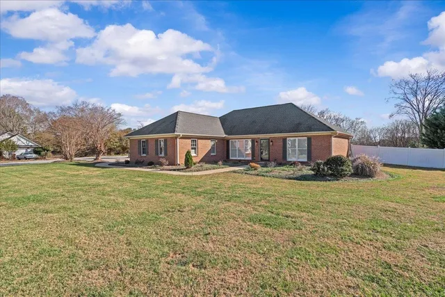 $374,900 | 233 Summerfield Road, Moore, SC 29369