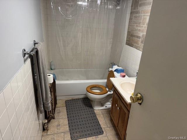 2122 Walnut Street Baldwin, NY 11510 - Photo 12 of 32 a bathroom with a sink toilet and shower