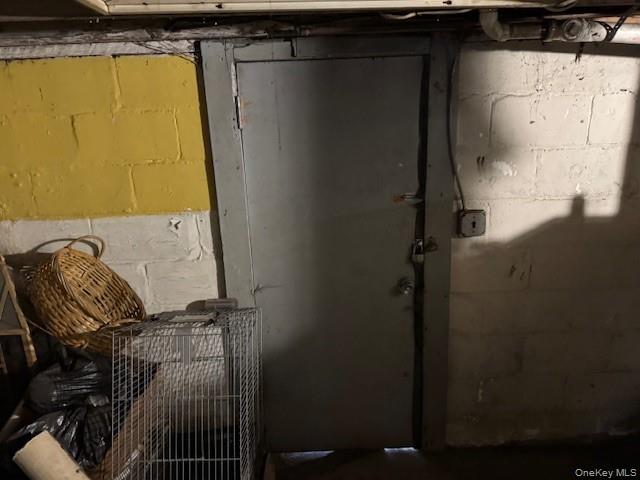 2122 Walnut Street Baldwin, NY 11510 - Photo 18 of 32 a bathroom with a bathtub