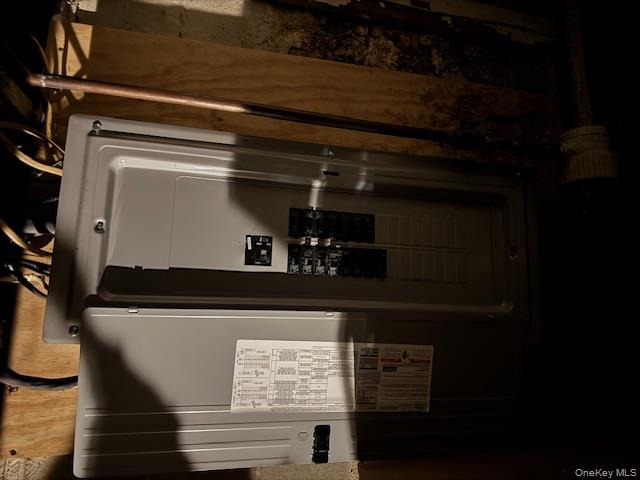 2122 Walnut Street Baldwin, NY 11510 - Photo 23 of 32 a bathroom with a mirror