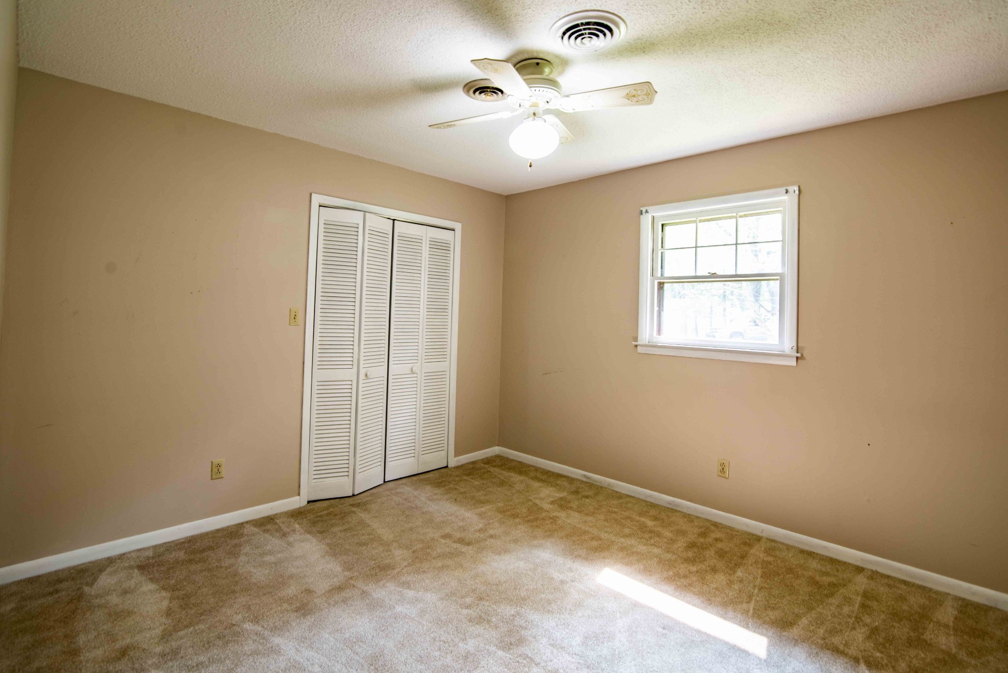 108 Fleming Street Tullahoma, TN 37388 - Photo 20 of 24 an empty room with windows and fan