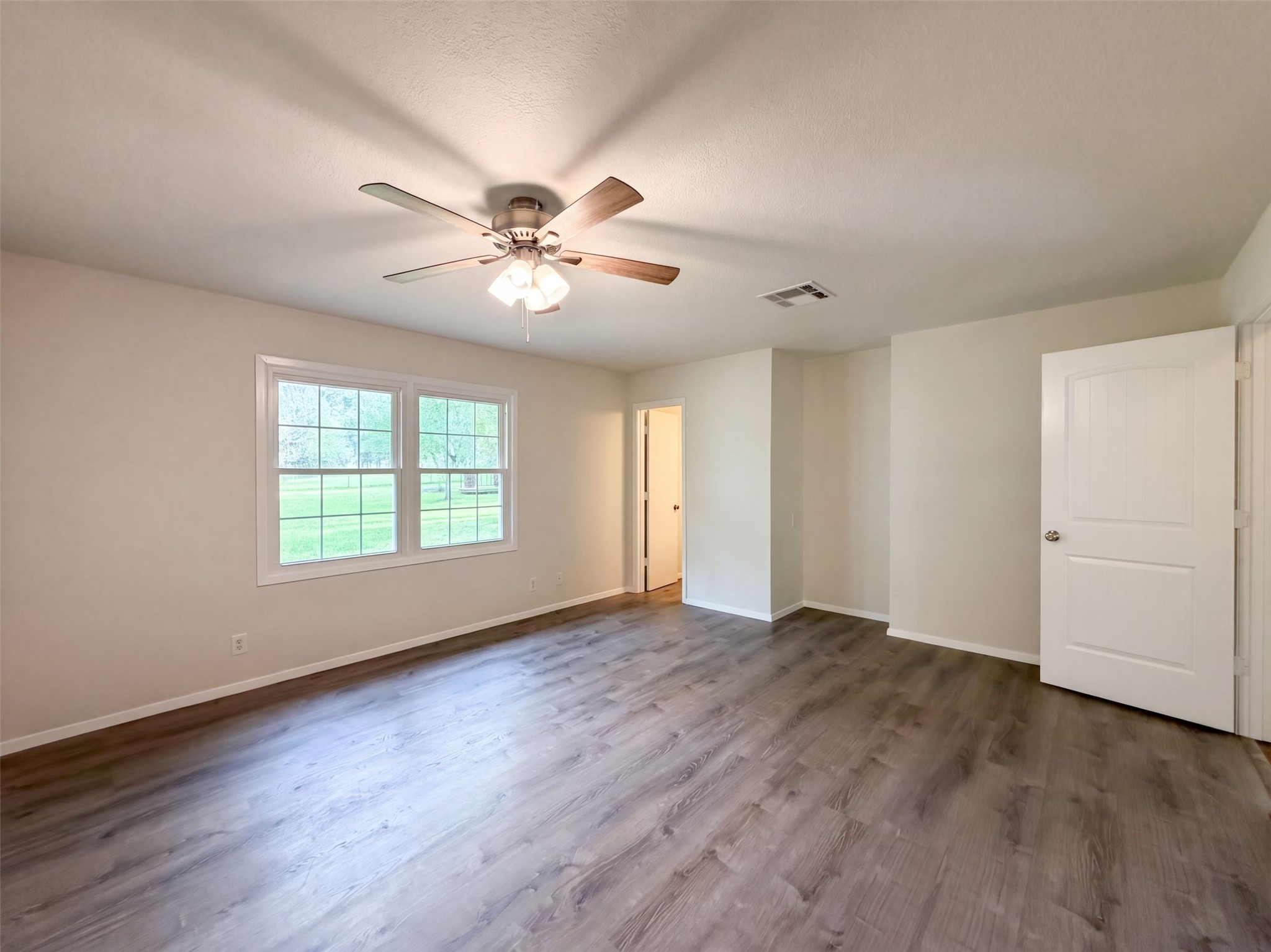 1119 Coe Road Pinehurst, TX 77362 - Photo 12 of 18 Gallery Image 12