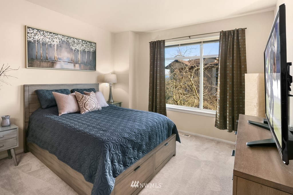 70 Cougar Ridge Road Northwest, Unit 2004 Issaquah, WA 98027 - Photo 14 of 27 a bedroom with a bed and a large window