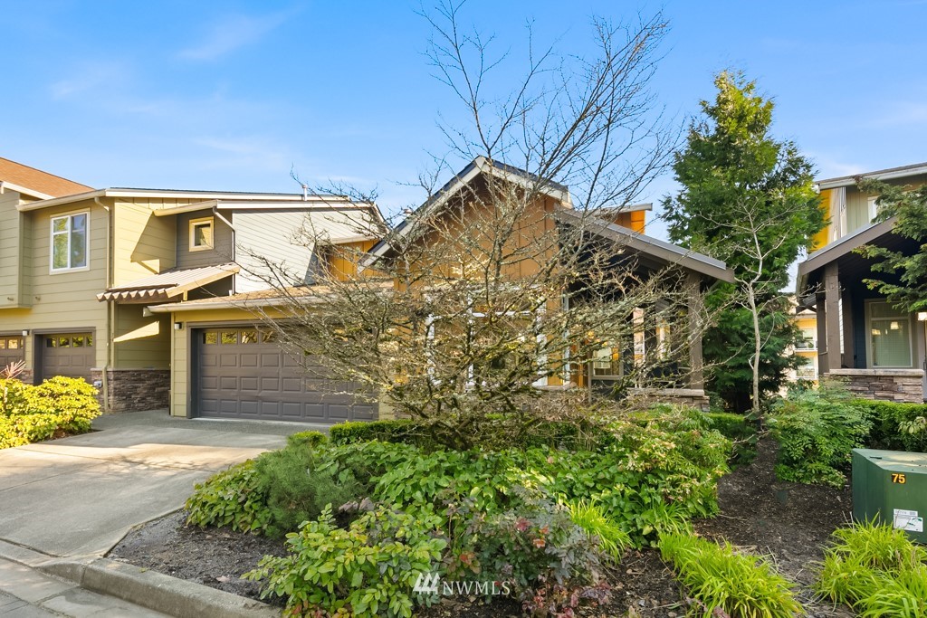 70 Cougar Ridge Road Northwest, Unit 2004 Issaquah, WA 98027 - Photo 25 of 27 front view of a house with a street