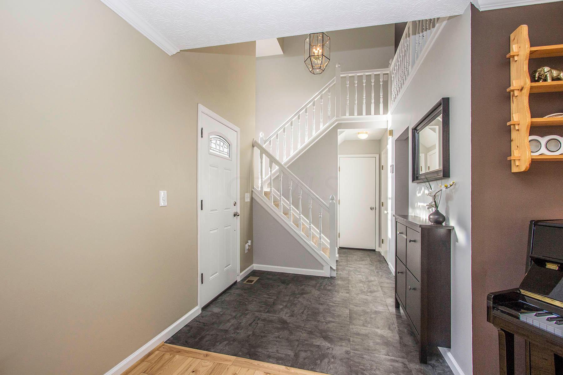1403 Greencroft Road Columbus, OH 43230 - Photo 3 of 30