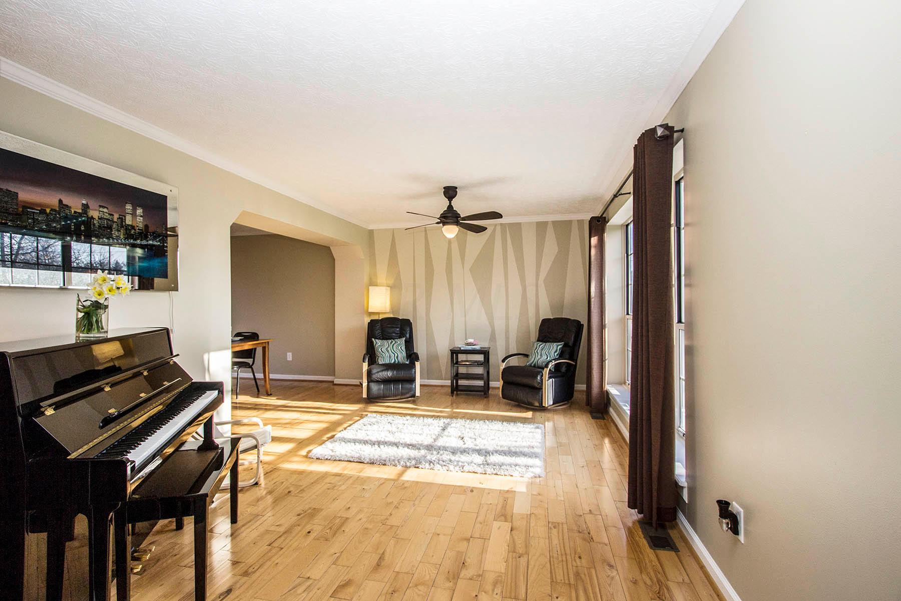 1403 Greencroft Road Columbus, OH 43230 - Photo 4 of 30