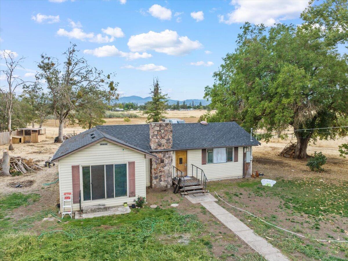 629 Gibbon Road Central Point, OR 97502 - Photo 4 of 28 1