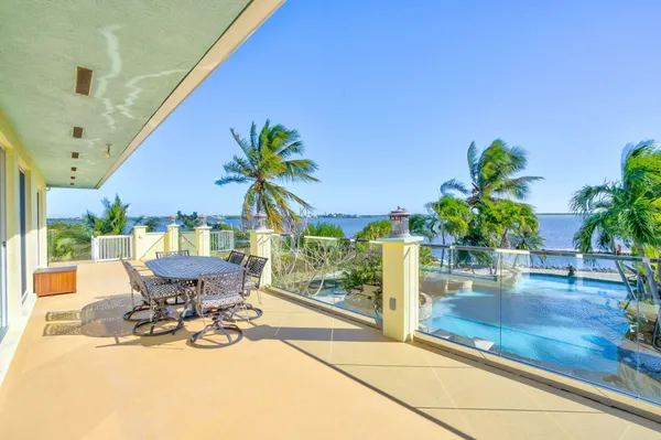 $2,699,000 | 1233 Ave A, Big Pine Key, FL 33043