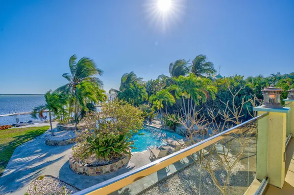 $2,699,000 | 1233 Ave A, Big Pine Key, FL 33043