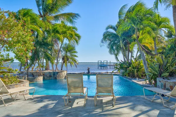 $2,699,000 | 1233 Ave A, Big Pine Key, FL 33043